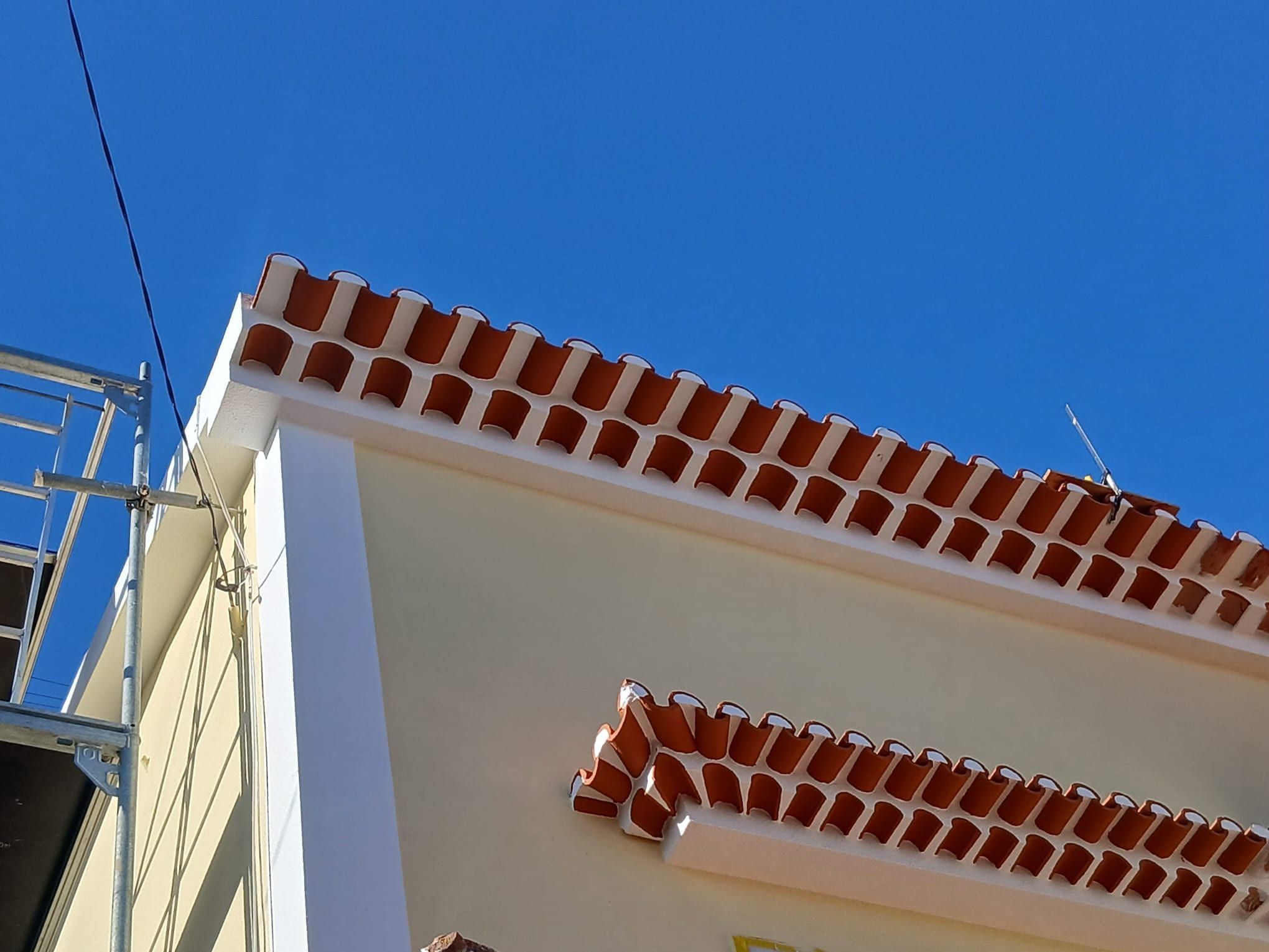 Beirado e fachada já pintados